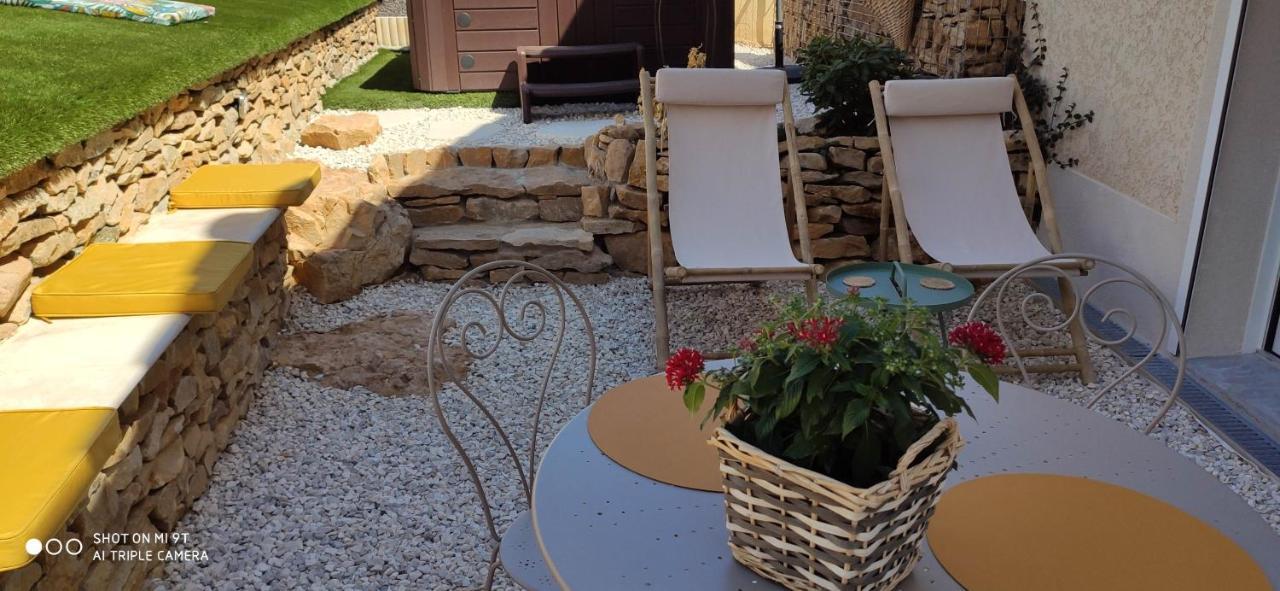 Villa Campagne et Jacuzzi ... c'est cosy le Bumble Bee ! à Panossas Extérieur photo